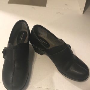 Cloudwalkers by Avenue women’s Black clog  Size 10